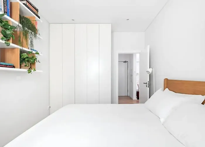 New Bright Design With Spacious Balcony リスボン