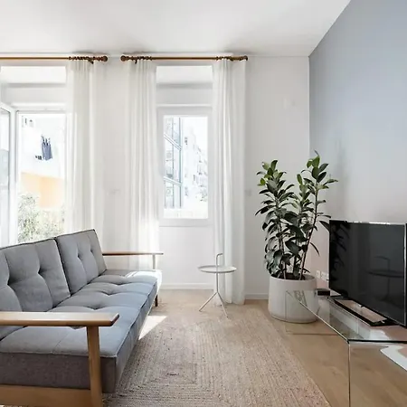 New Bright Design With Spacious Balcony * Lisboa