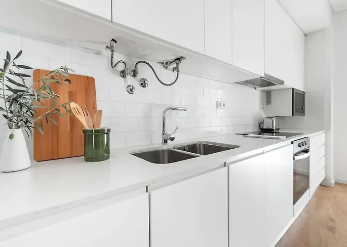 New Bright Design With Spacious Balcony 아파트 *