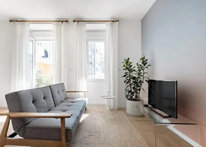 New Bright Design With Spacious Balcony * Lisboa