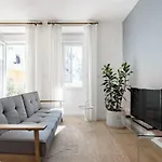 New Bright Design With Spacious Balcony * Lisboa