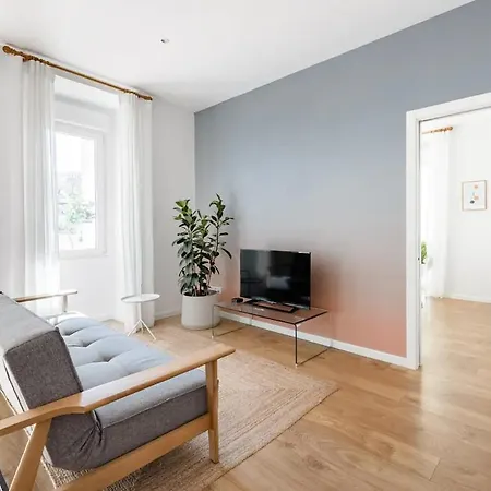 New Bright Design With Spacious Balcony شقة *