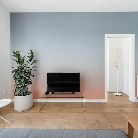 شقة New Bright Design With Spacious Balcony *
